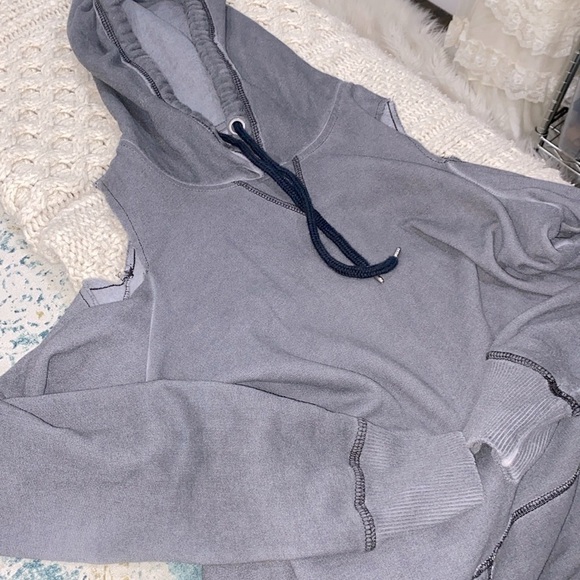 Hollister hooded sweatshirt grey size small - Picture 7 of 7